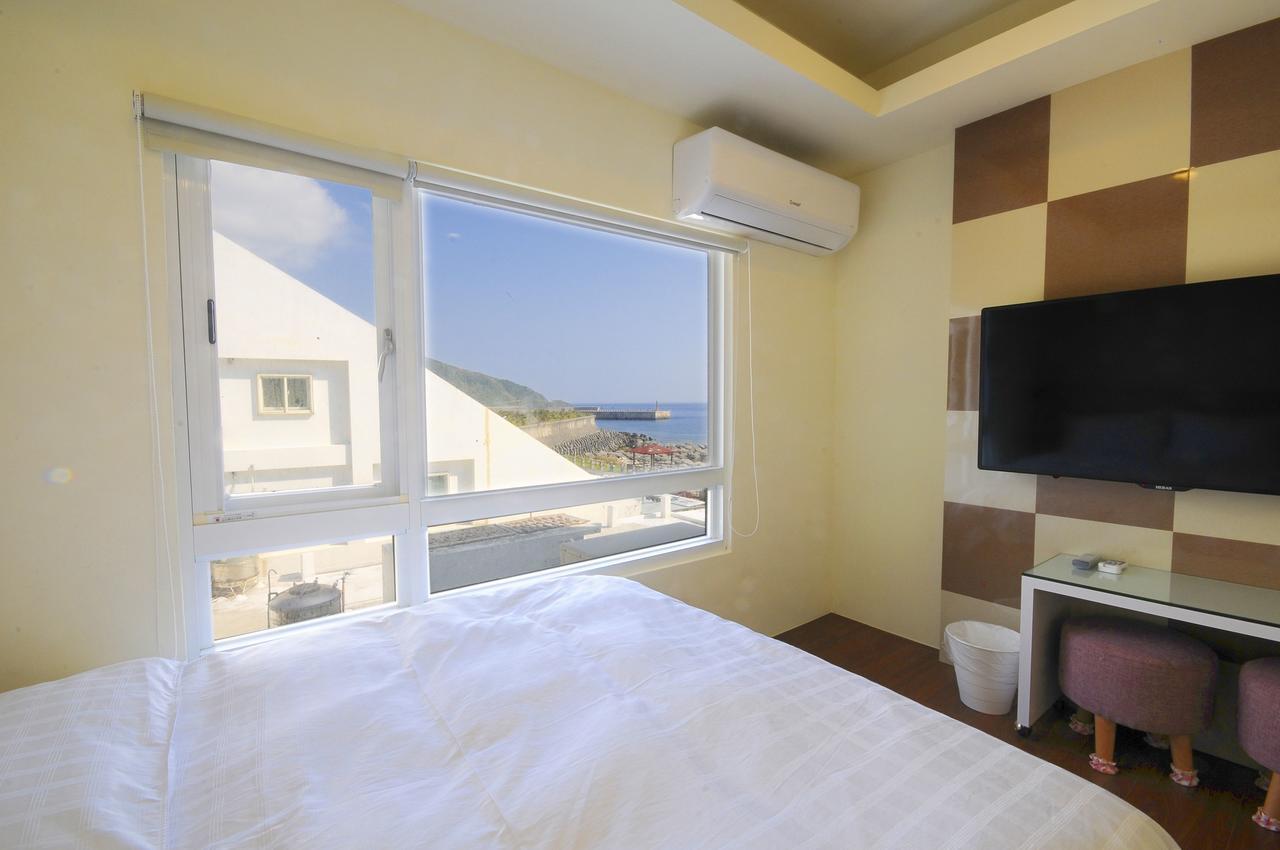 Bed and Breakfast 綠島 綠堤濱海旅店 Lyudao Esterno foto